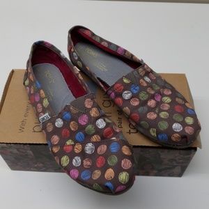 Adorable polka dot TOMS